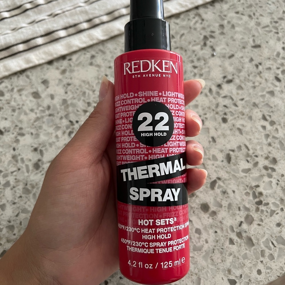 BRAND NEW Redken Thermal Spray 22 high hold heat protectant and setting mist